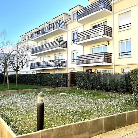 Apartment Grand F3 A 30mn De Paris - Terrasse + Parking Prive